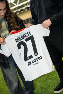 Signiertes Trikot von Ereleta Memeti
